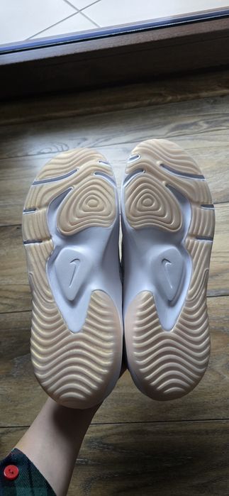 Nike legend essential 41