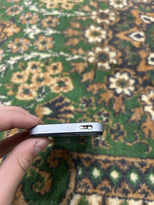 Продам старый айфон 5