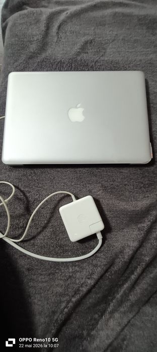 Vând mac book pro 2010