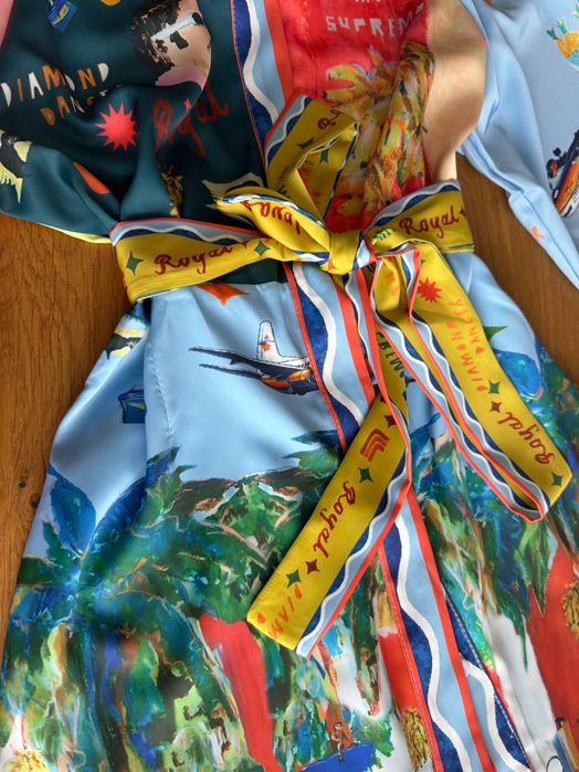 Уникална рокля сатен с колан самолет