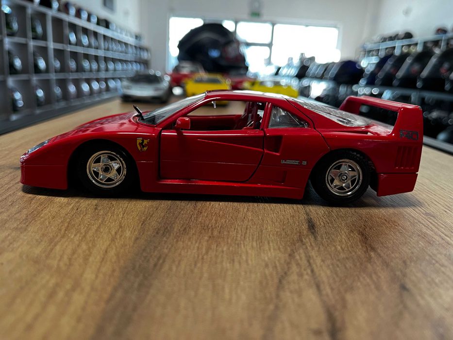 Метална колекционерска количка  модел FERRARI F40 EVOLUZIONE 1:24