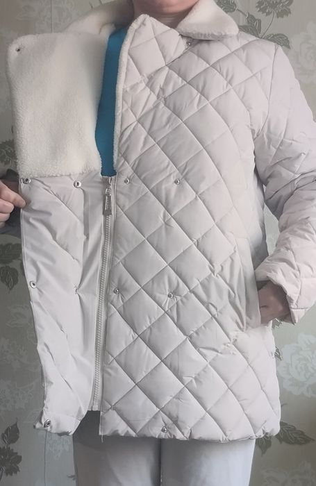 Продам куртку женскую