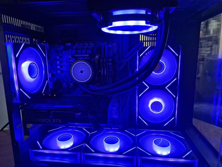 PC Gaming. 4060TI, i7 13700KF, 16gb DDR4 ram.