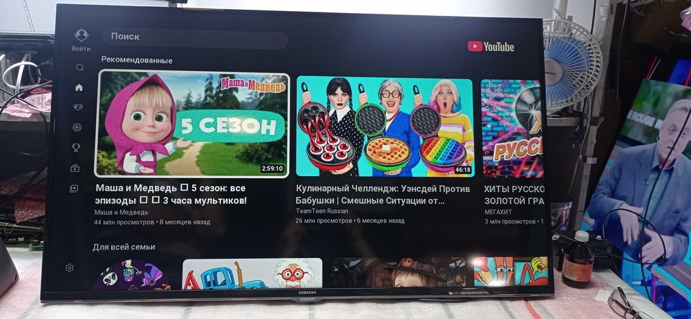 Продам ТВ. Самсунг UE50AU8000.