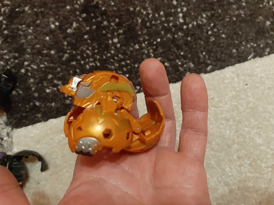 Lot 4 figurine bakugan