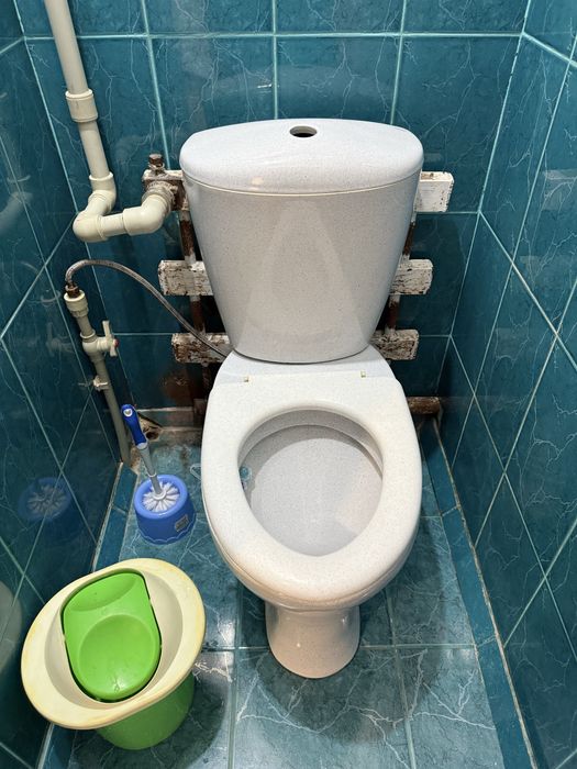 Б/у  варота мен унитаз