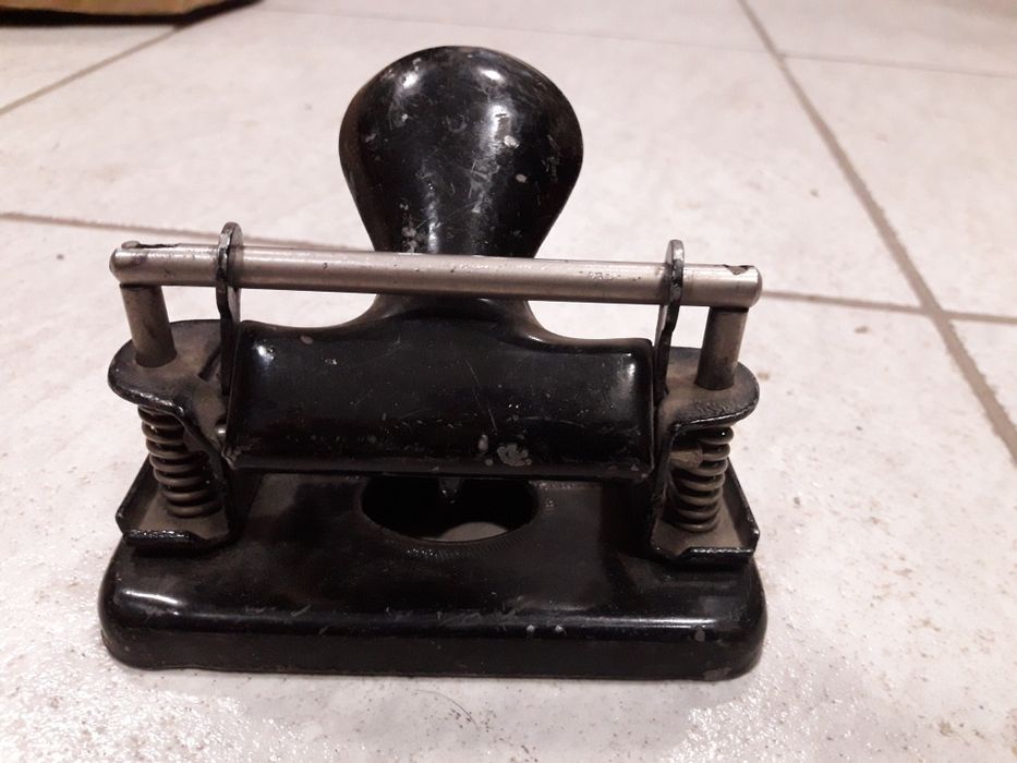 Стар перфоратор за хартия