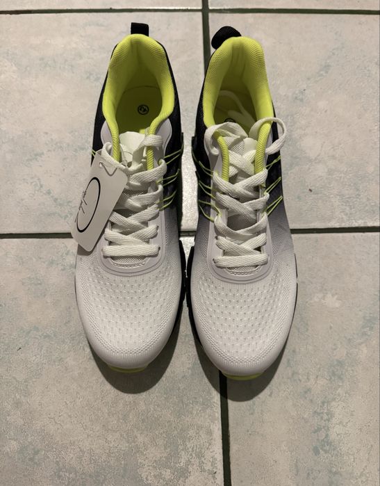 Pantofi sport barbati – marimea 43, talpa speciala, noi