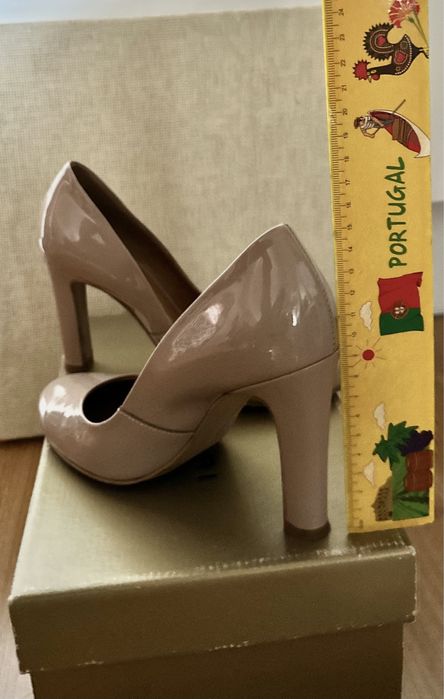 Pantofi cu toc din piele lacuita