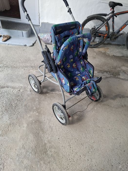 Коляска сотилади
