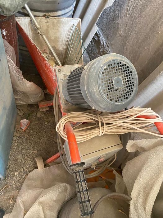 Стройтнльный инструмент для стройки