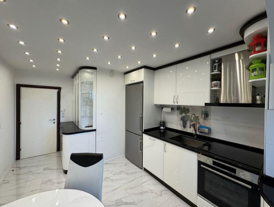 Дава се под наем Тристаен апартамент в София, Младост 1 - 78 кв.м за 999 € - Снимка #4