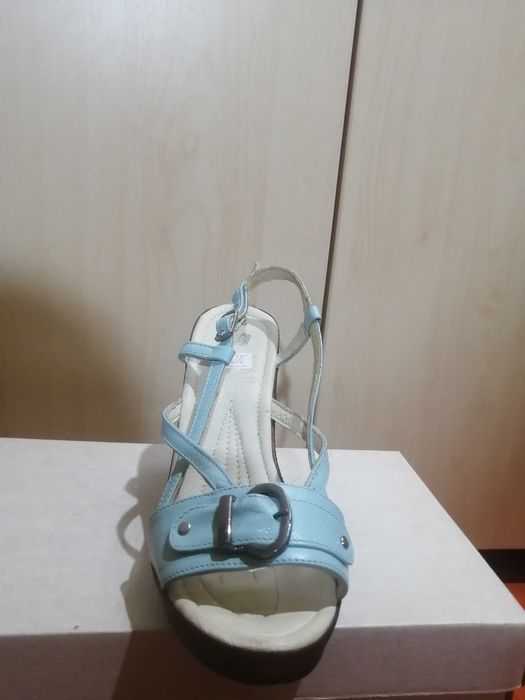 Sandale piele naturalacu platforma numarul 36 albastre, turcoaz, bleu