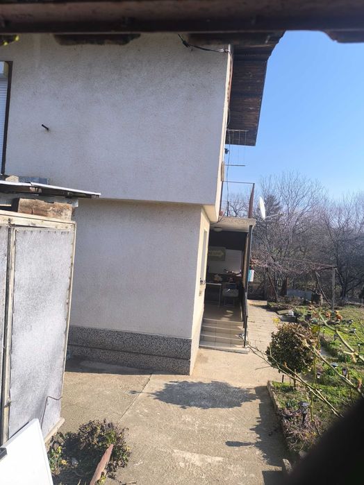 Инвестиция! 1/2 идеална част от къща + постройка в Бохот