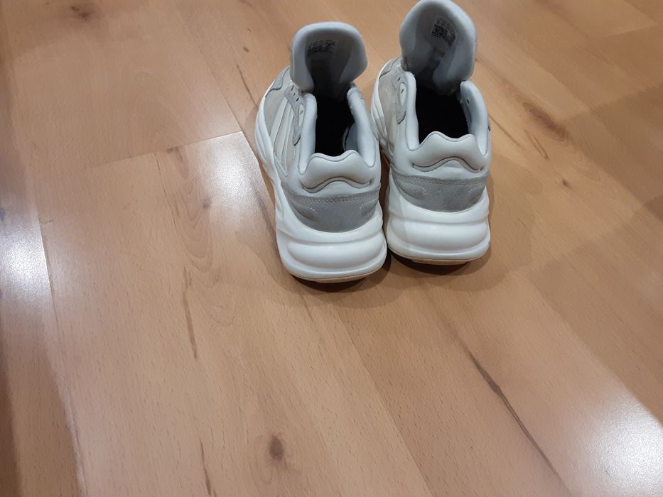 Кроссовки спорт адидас