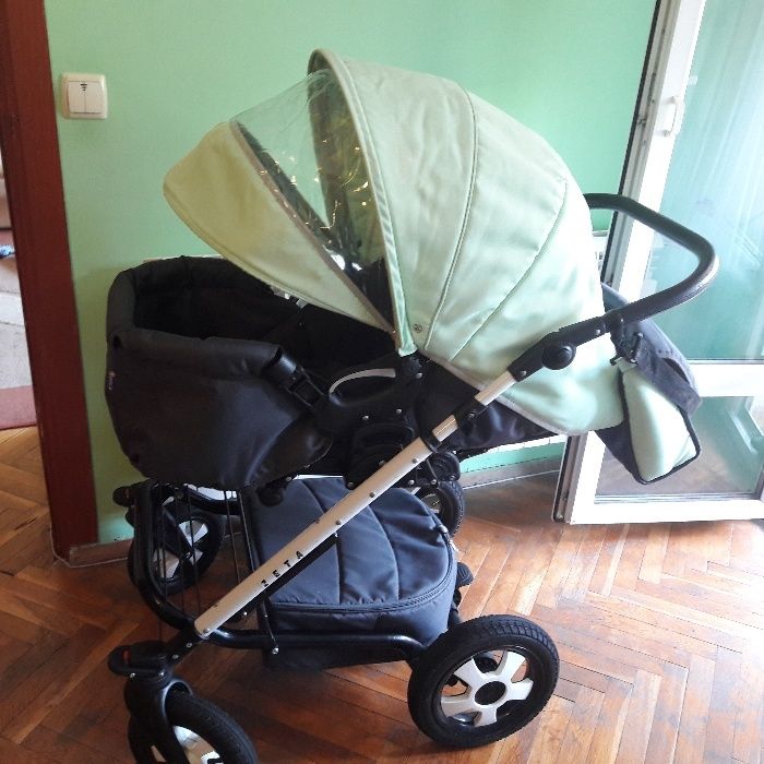 детска количка много запазена