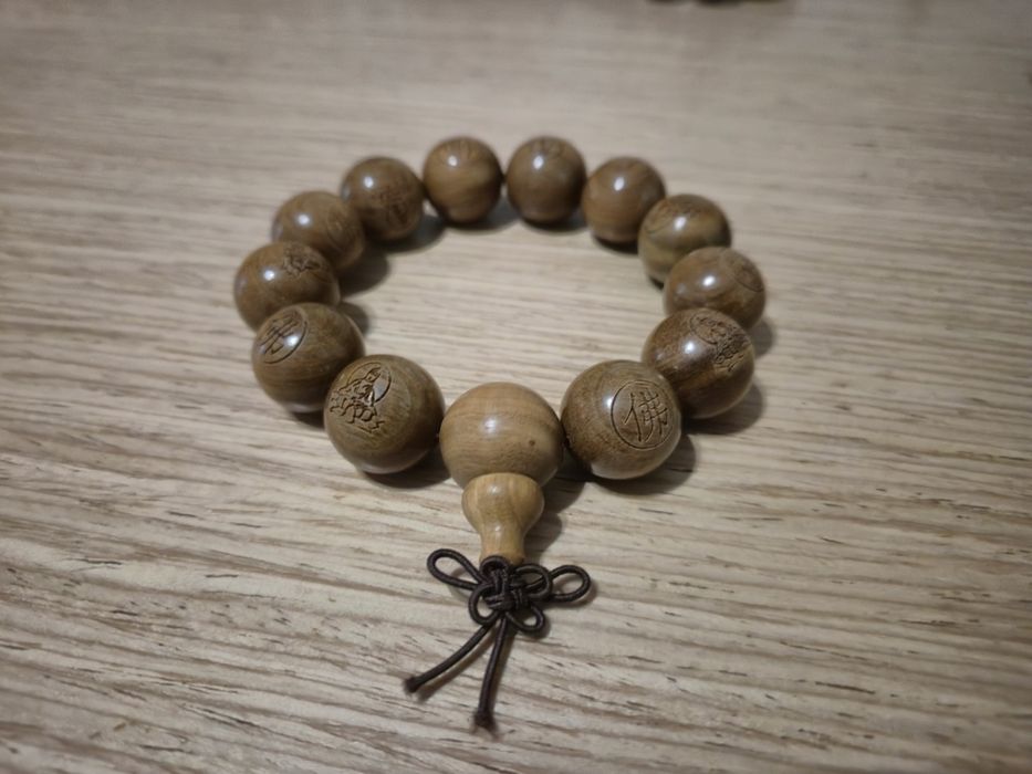 Тибетска гравирана гривна за късмет.