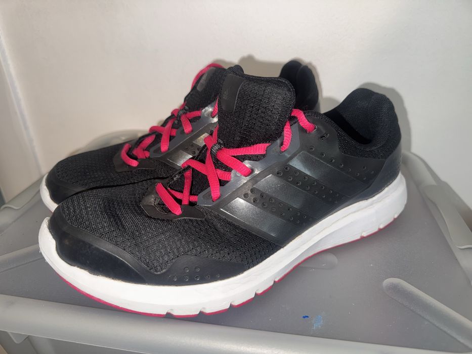 Дамски спортни обувки