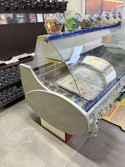 Продам холодилтную витрину