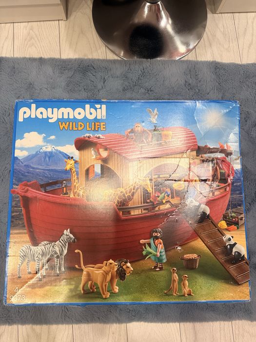 Lego si Playmobil