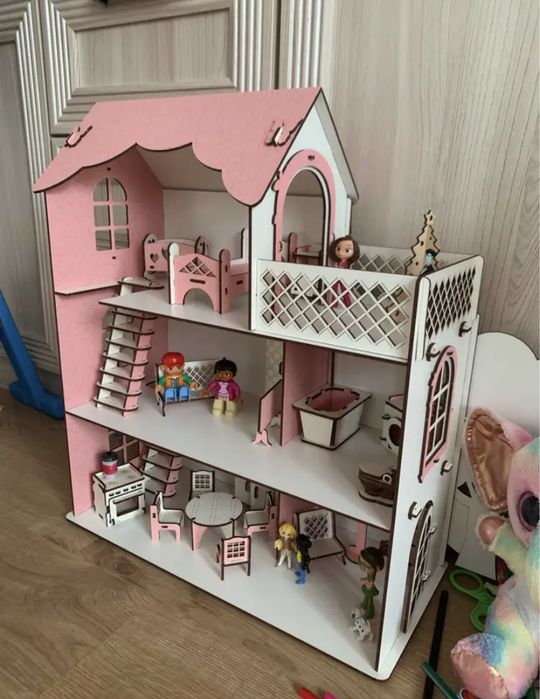 Кукольный домик с мебелью