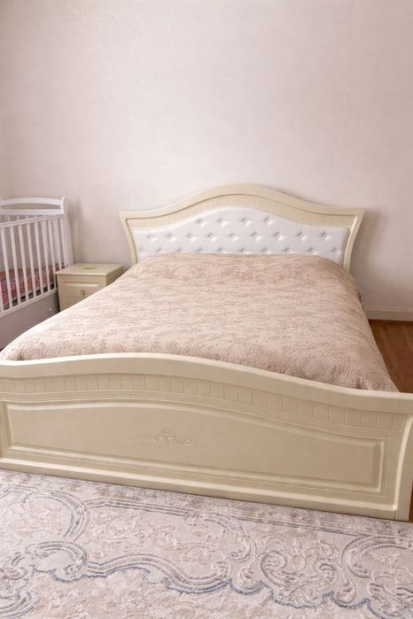 Продам спальный гарнитур