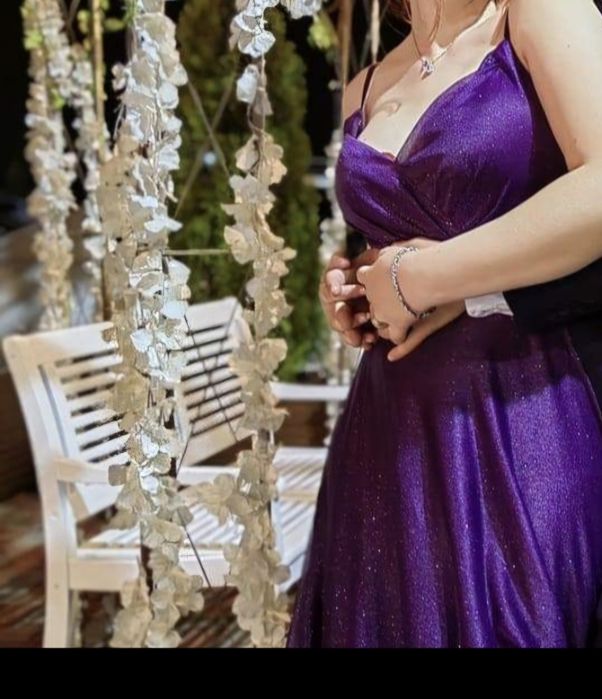 Vând rochie cu sclipici, mov