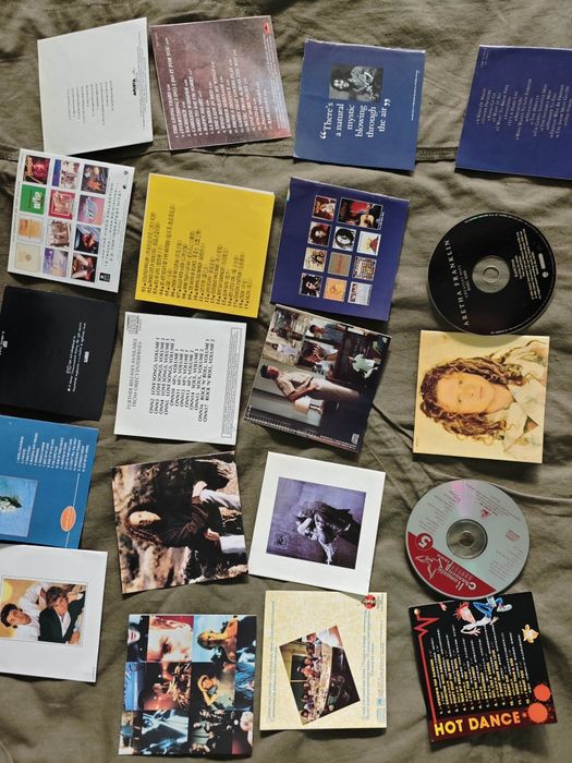 Продавам CD дискове с музика , обложки