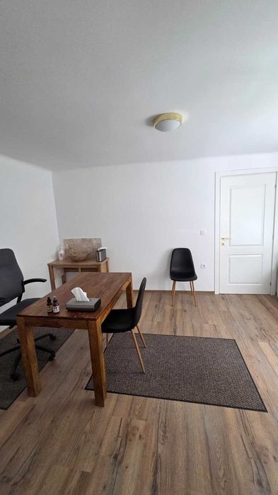 Casa si curte amenajate comerical pentru birouri