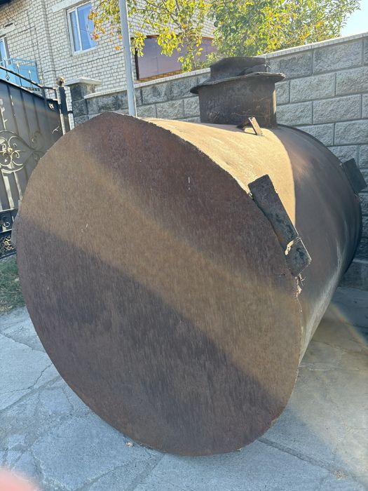 Продам металичекую бочку под дизтопливо