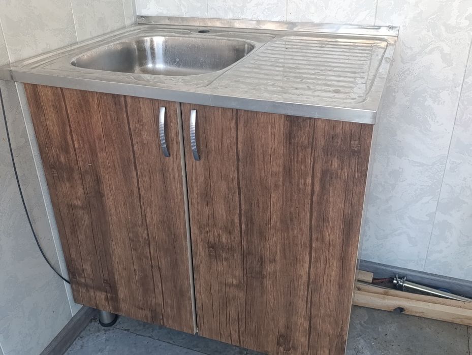 Oshxona moyka deyarli yangi