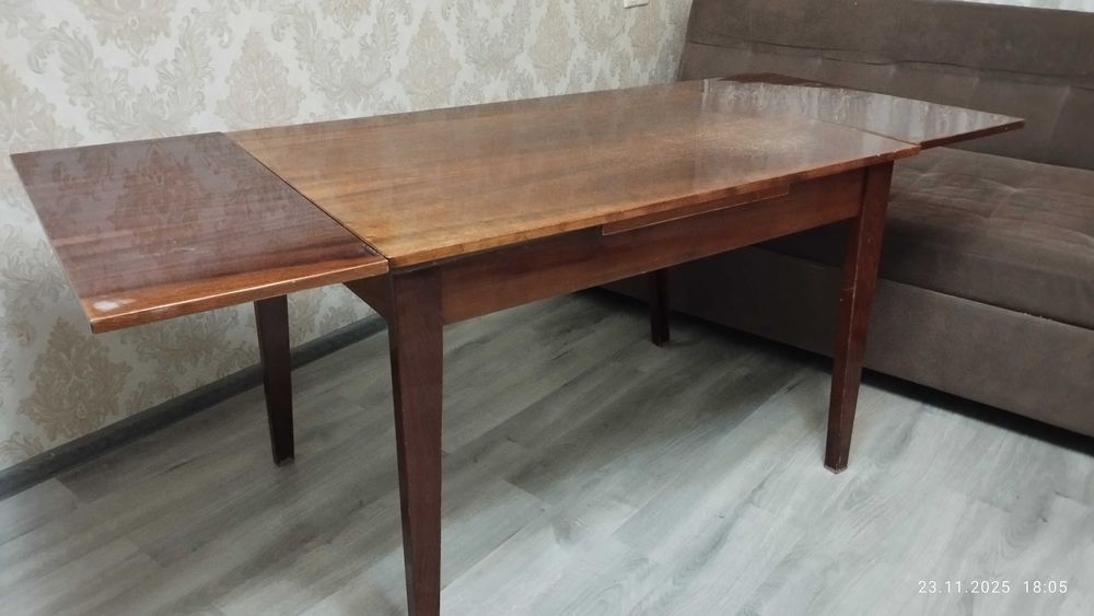 Продается диван и стол