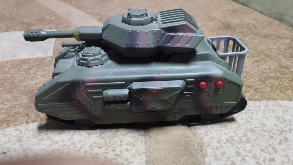 Игрущечный танк - недорого