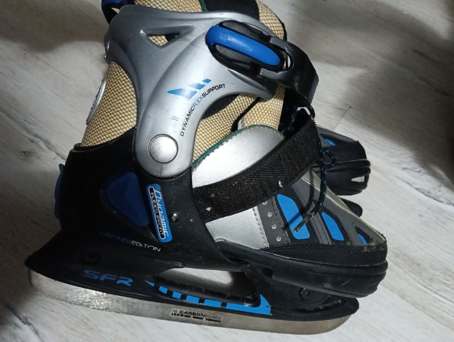 Vând patine reglabile