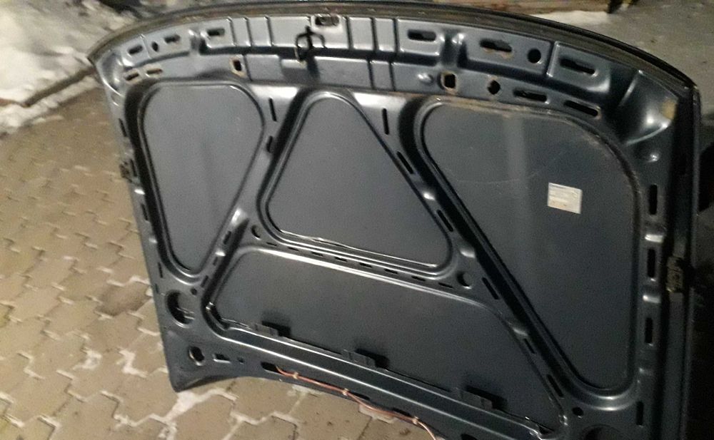 Капот на Фольксваген Пассат В4.