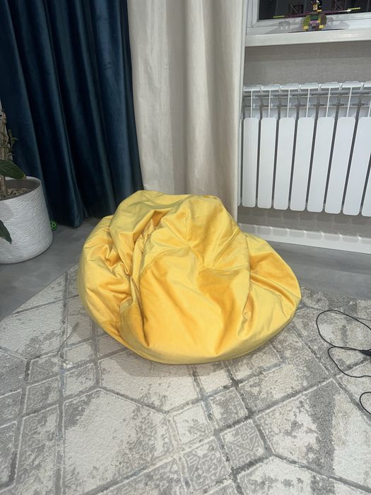 Желтый пуфик мешок