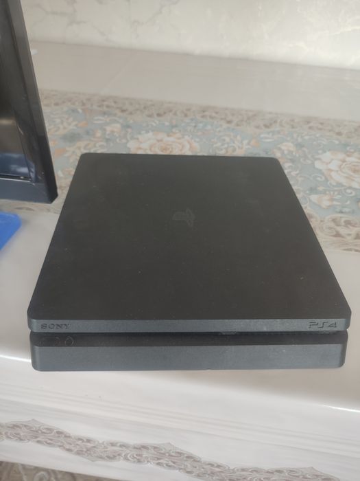 Продам sony playstation 4 slim
