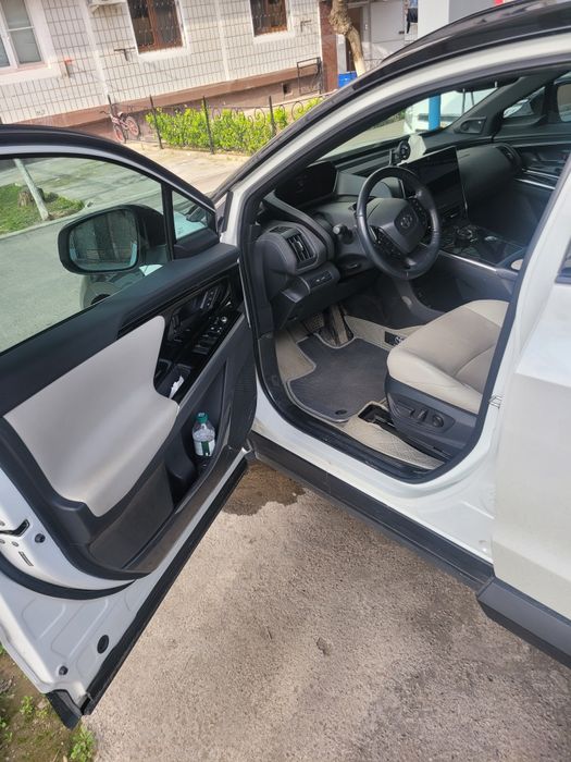 Свежая Toyota bz4x Full  AWD Электромобиль