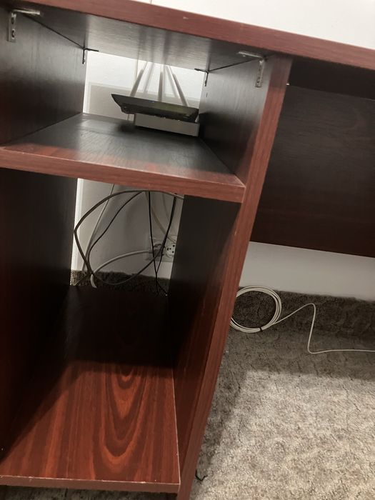 Vand birou cu spatiu pt unitate