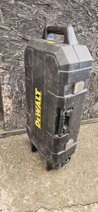 Valiza ciocan demolator Dewalt si Bosch