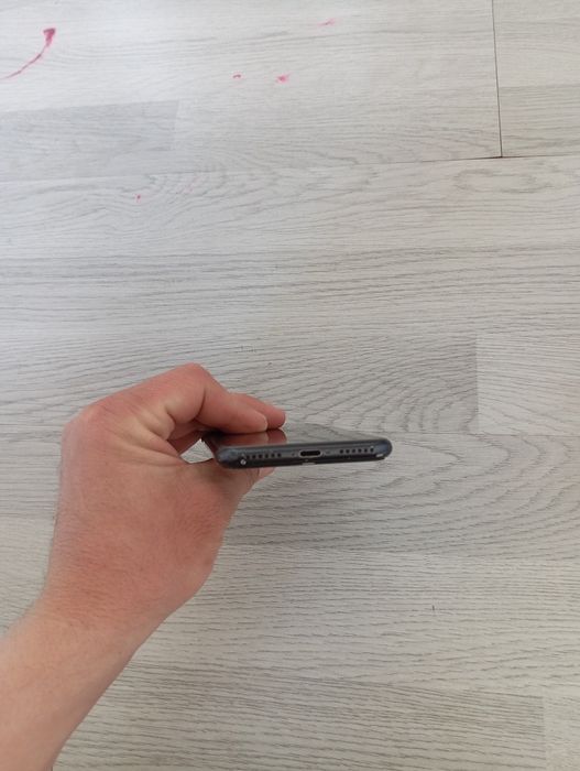 iPhone SE 128GB 128GB!