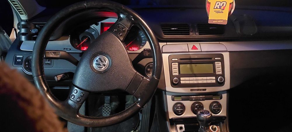 Vând passat b6 înmatriculat în Cehia itp și asigurare expirate
