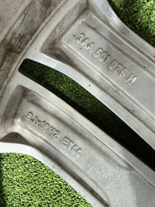 JANTE VOLKSWAGEN R18 / 5x112 / PASSAT B7 / 235/40 R18 95Y / 8JX18HZ ET44 / 3AA601025H+ CAUCIUCURI (X5)