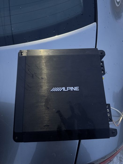 Vând subwoofer alpine