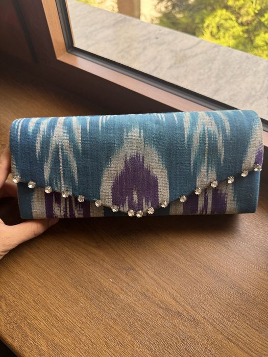 Сумка клатч сотилади