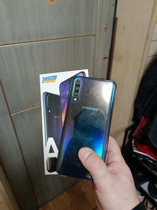 Продам телефон Самсунг а50