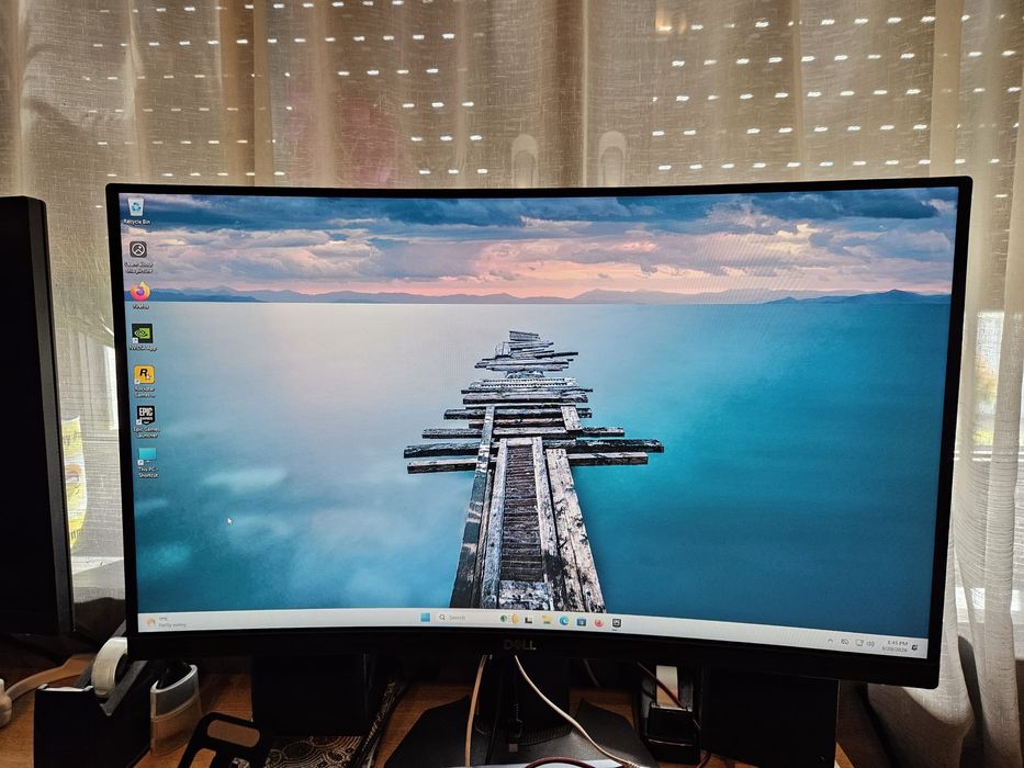 Vând unitate Pc DDR4 7400 ram 16 gb placă video 4 gb