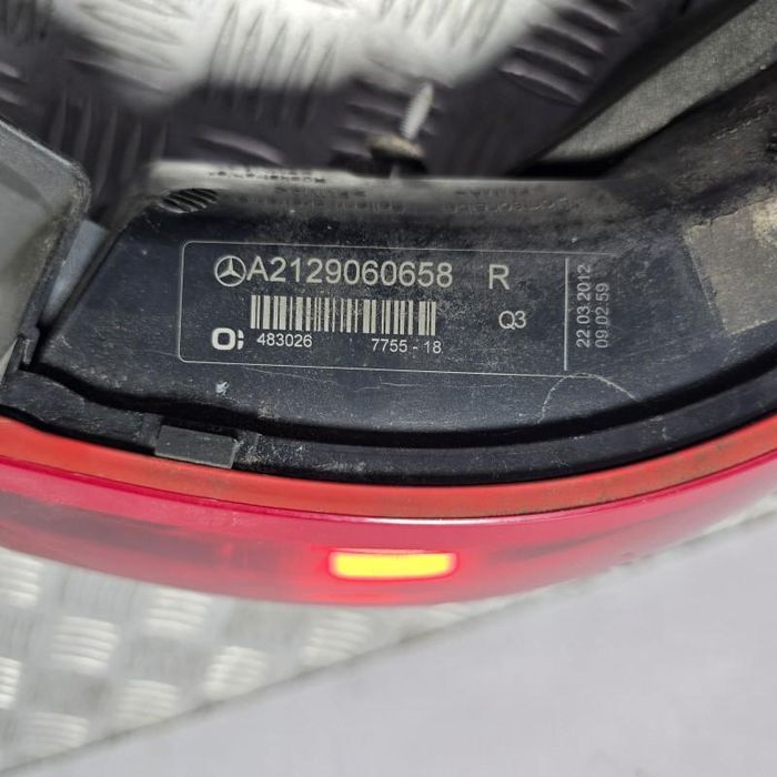 Stop aripa dreapta LED Mercedes E-Class W212