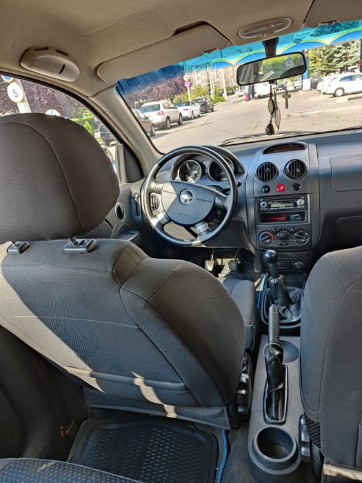 Vând Aveo Chevrolet