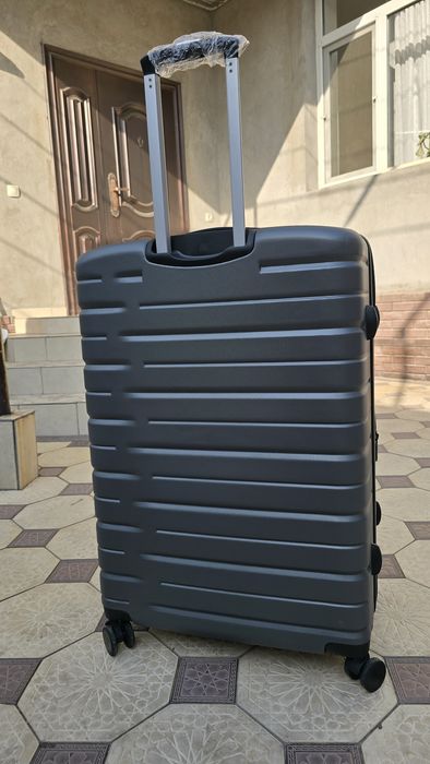 Продам чемодан бренда IT